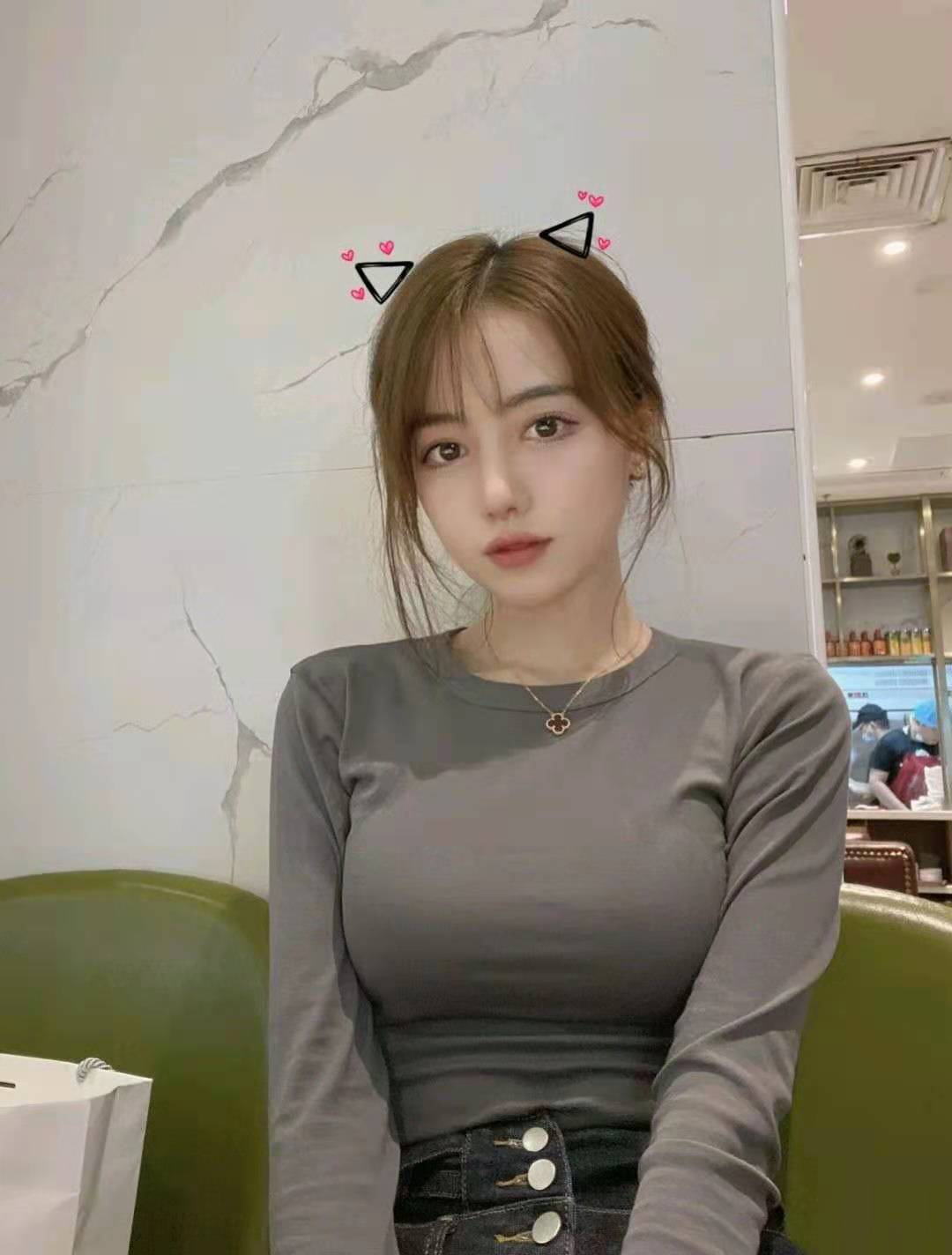 性格温柔，胸器蛮大